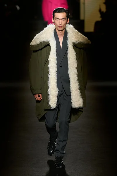 Look 49
